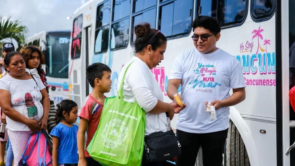 Ruta Mar bus service operating in Cancún