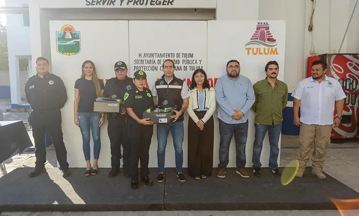 Tulum Mayor Diego Castañón during the delivery of new uniforms to municipal public security agents