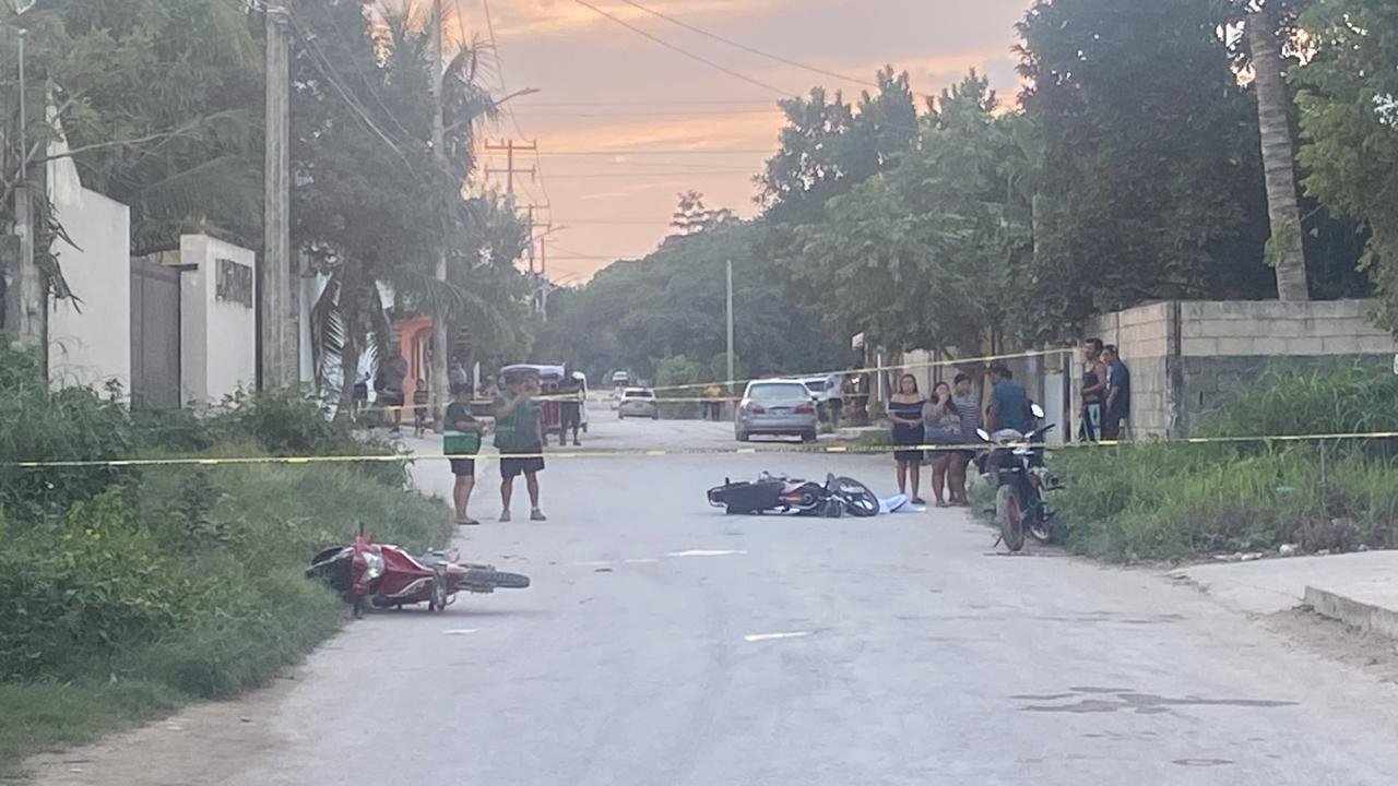 Two motorcycles lying on asphalt after collision in Cancún