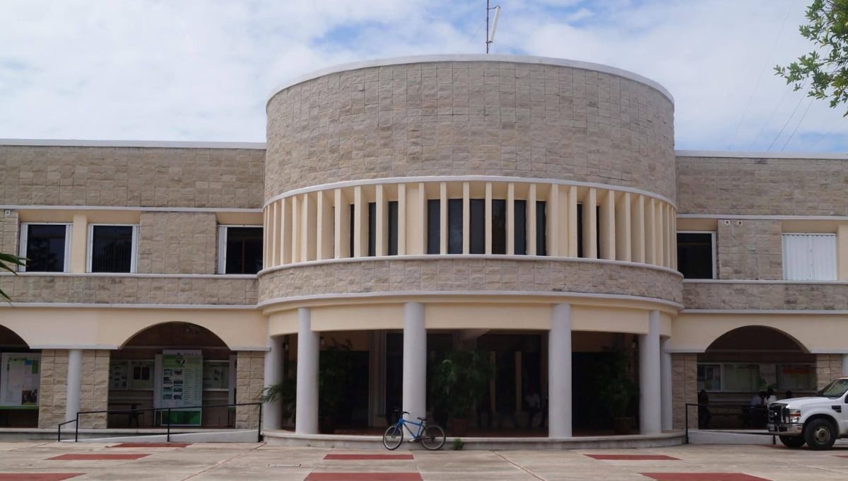 UAEQROO workers protesting unpaid Christmas bonuses at the university