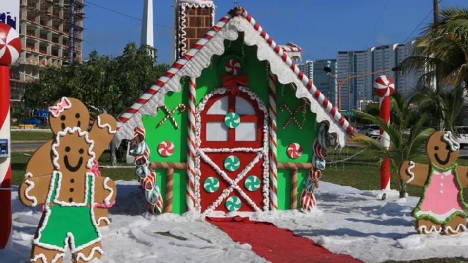 Villa Dulce Navidad Christmas village at Malecón Tajamar in Cancún