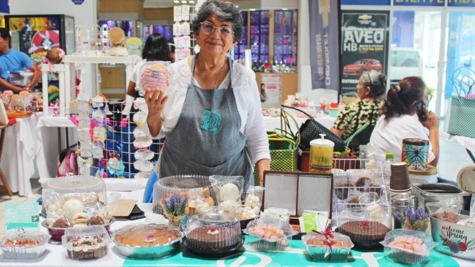 Women entrepreneurs in Quintana Roo receiving digital training