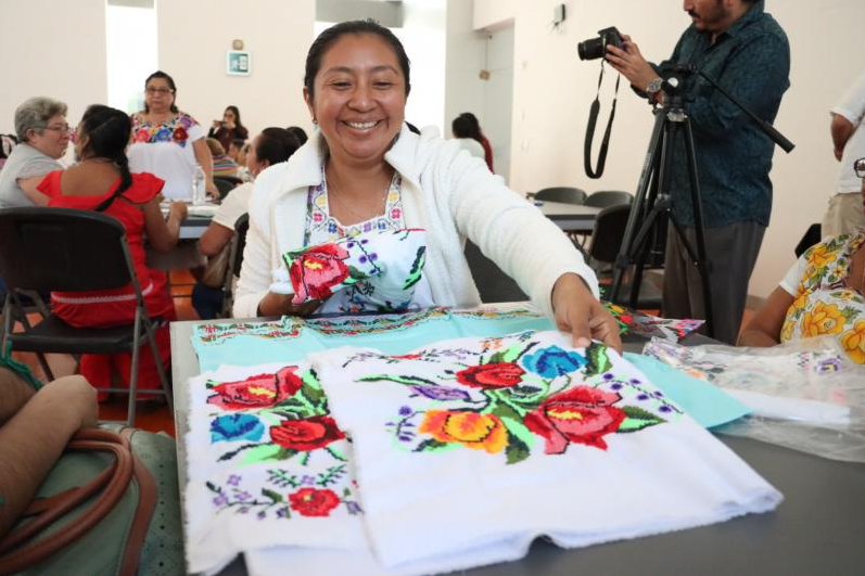 Yucatán artisans participating in embroidery training meeting