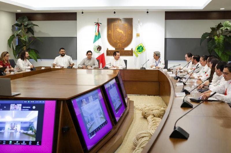 Government officials reviewing Progreso deep-water port construction plans