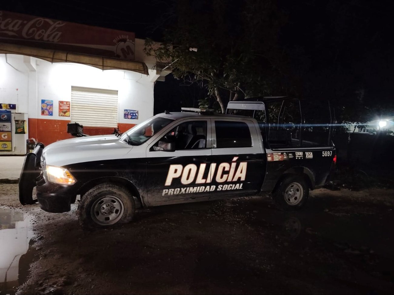 Abandoned Chevrolet Suburban truck found in the Bonfil district of Cancún after a police chase