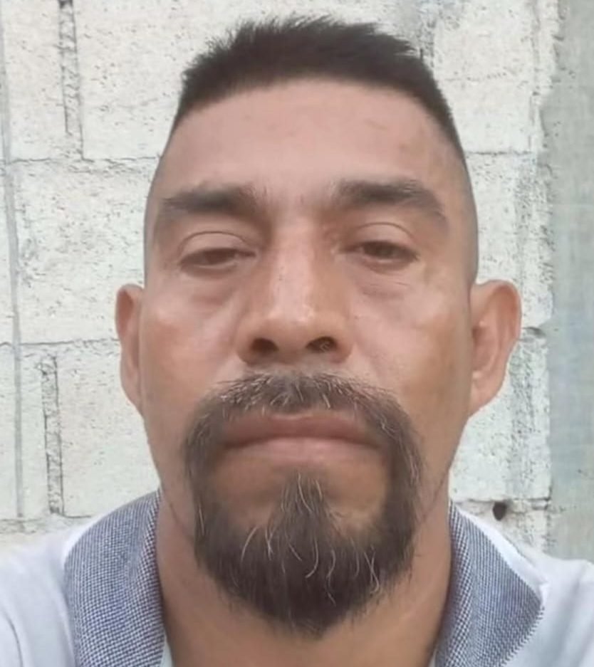 Abandoned white Dodge Journey in the Marsella neighborhood of Chetumal, where a woman was abducted.