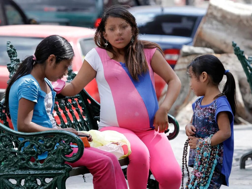 Illustration representing adolescent pregnancy prevention in Mexico