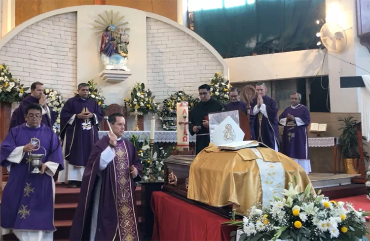 A solemn funeral mass for Bishop Pedro Pablo Elizondo taking place in Cancún Cathedral