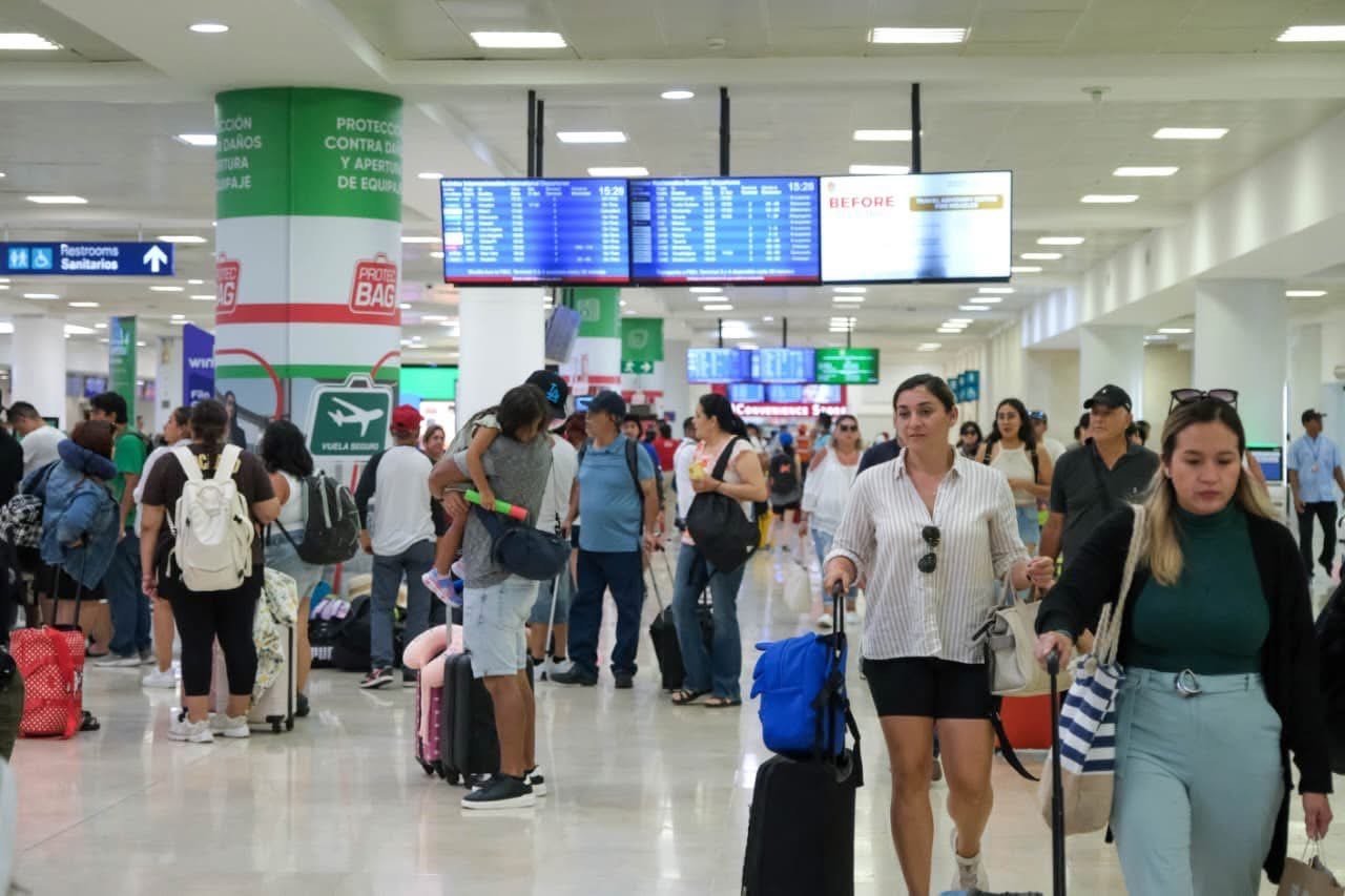 Cancún International Airport during winter storm disruptions