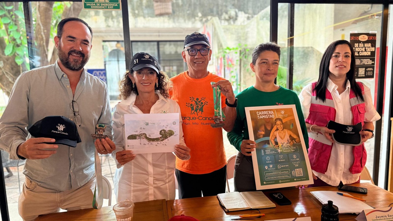 Participants at the Cancún Friendship Race in Parque Cancún