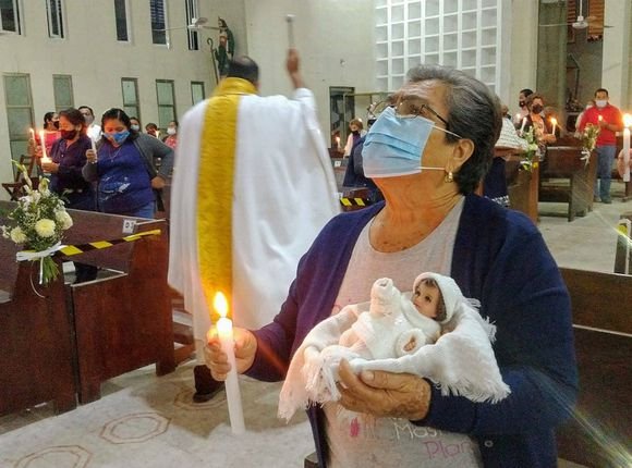 Cancun residents shopping for Child God clothing at Market 23 for Candlemas