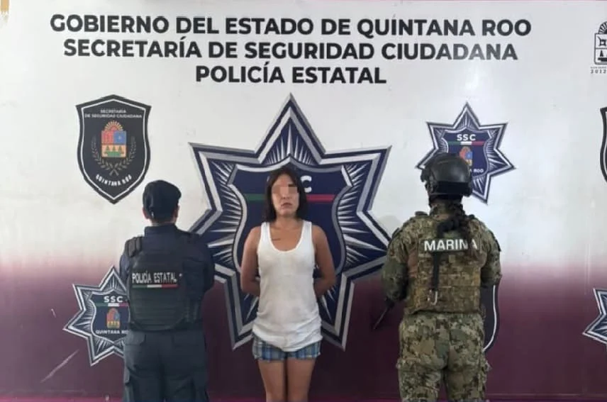 Police arresting a woman after a taxi assault incident in Cancún