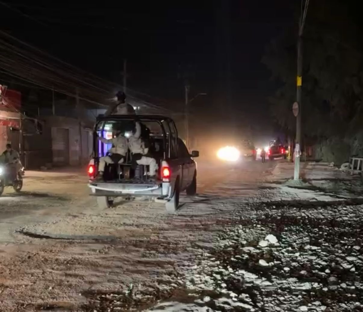 Police operation at alleged safe house in Cancún's Tres Reyes neighborhood