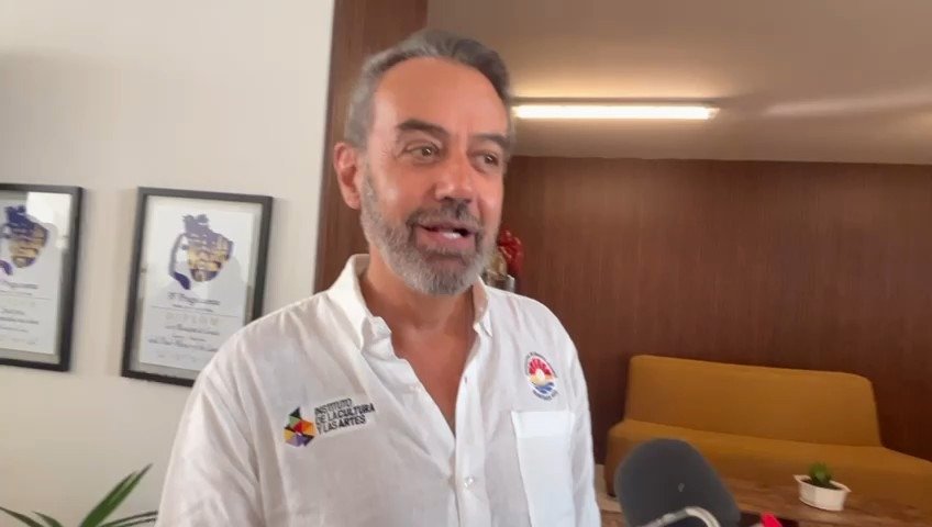 Exterior view of the School of Artistic Initiation in Cancún, Quintana Roo