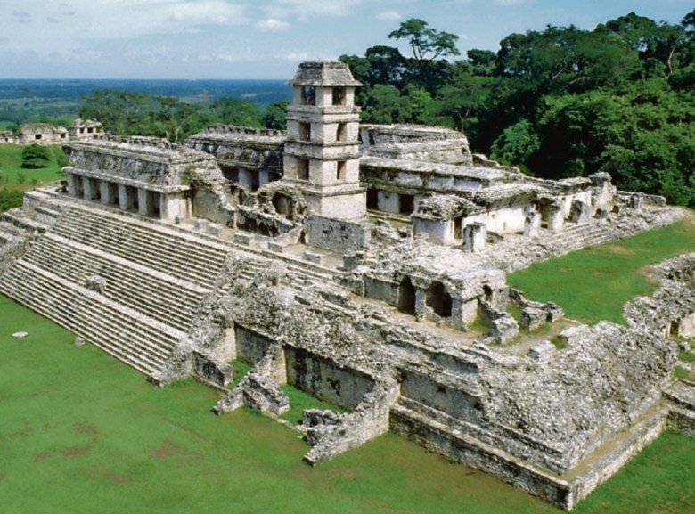 Images of Chichén Itzá and Uxmal archaeological sites in Yucatán, Mexico