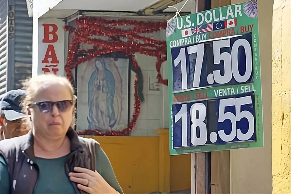 Dollar exchange rate board at currency exchange houses in Mexico City