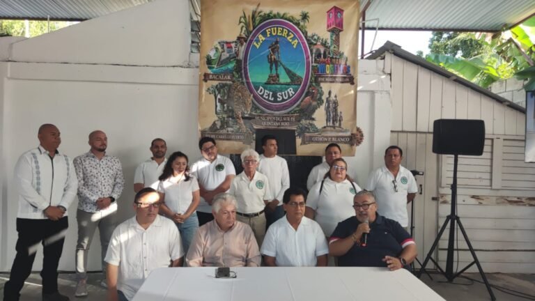 Participants at the presentation event for the Fuerza del Sur organization in Chetumal