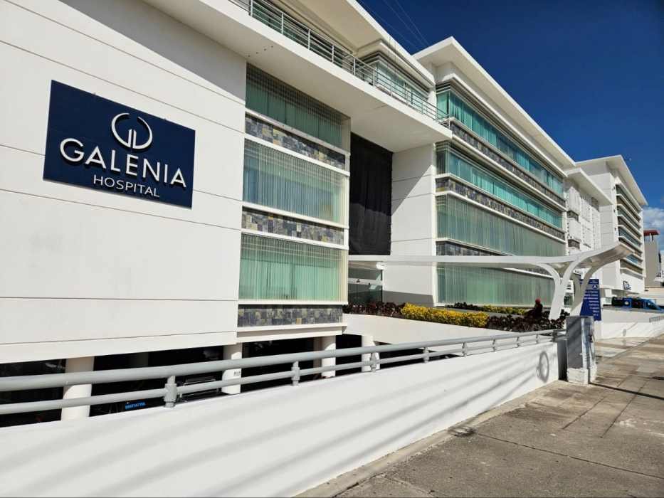 Exterior view of Galenia Hospital in Cancún where an armed robbery occurred