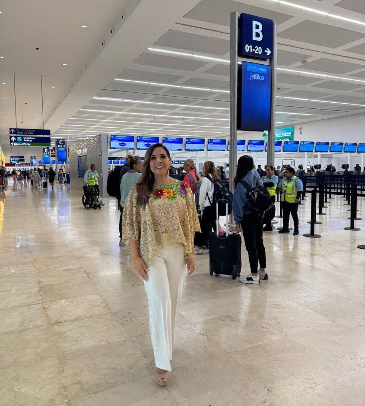 Governor Mara Lezama inaugurates the new direct connection with Aer Lingus from Dublin to Cancún.