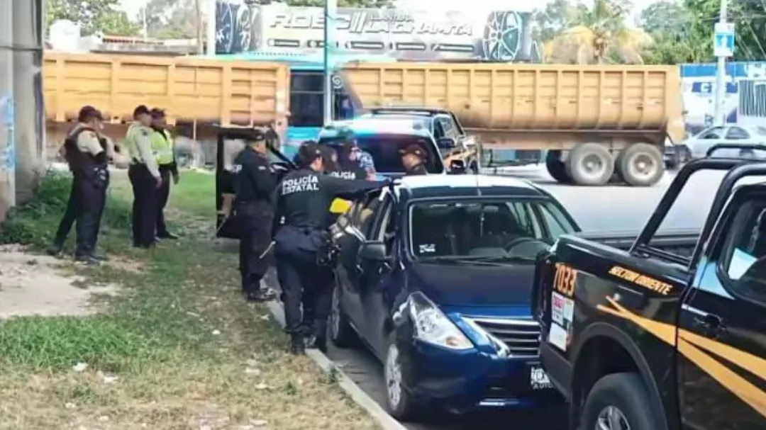 Police intervention on Periferico Oriente at Fidel Velazquez Avenue in Mérida