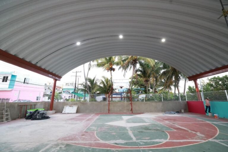 Isla Mujeres Mayor Atenea Gomez Ricalde announcing the opening of the Salina Grande sports dome