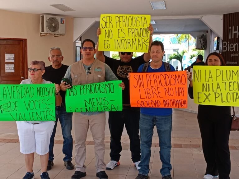 Journalists holding signs during a protest in Playa del Carmen