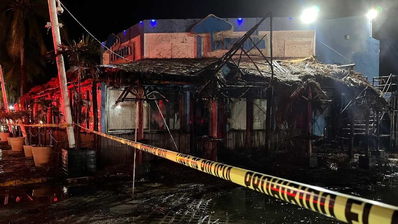 Fire damage at La Palapita restaurant bar on Kabah Avenue in Cancún