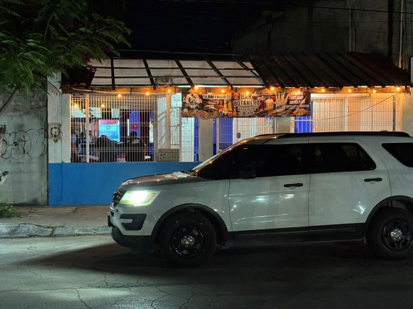 Authorities conducting an operation at La Popis bar in Cancún