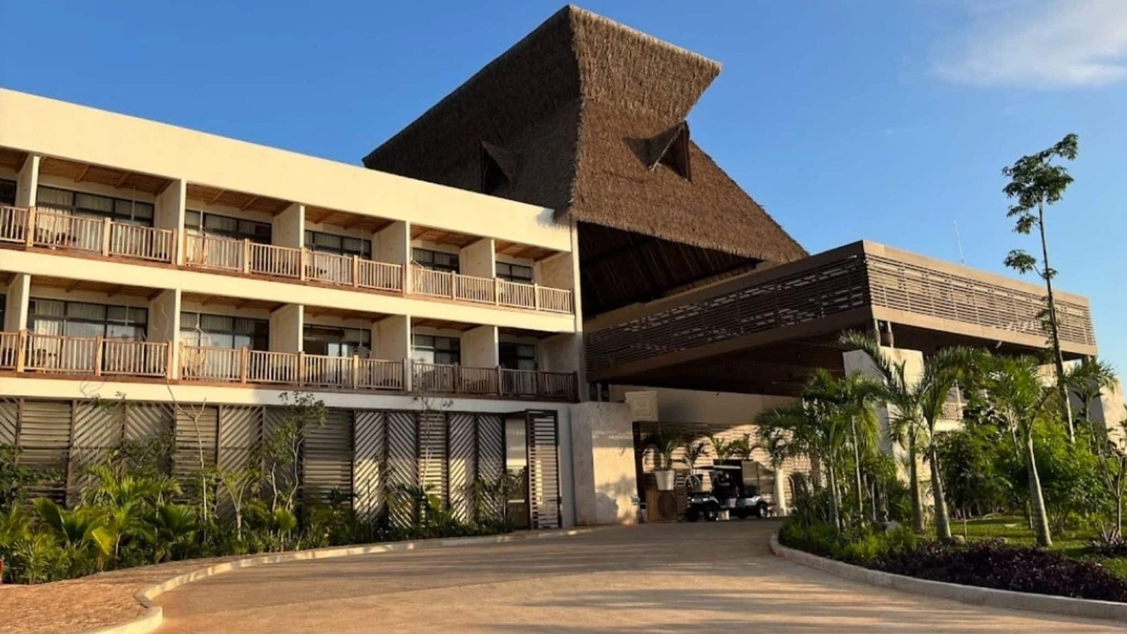 Maya Train hotels showing low occupancy rates compared to Mexican Caribbean tourism boom