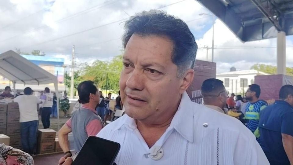 Municipal housing officials conducting field visits in neighborhoods with irregular land tenure in Playa del Carmen