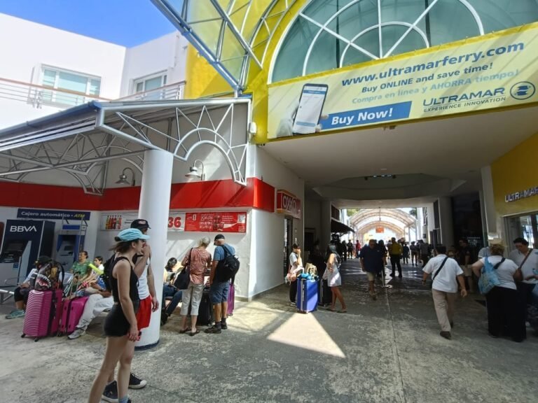 A nautical tourism vessel operating in the waters of Quintana Roo, Mexico.