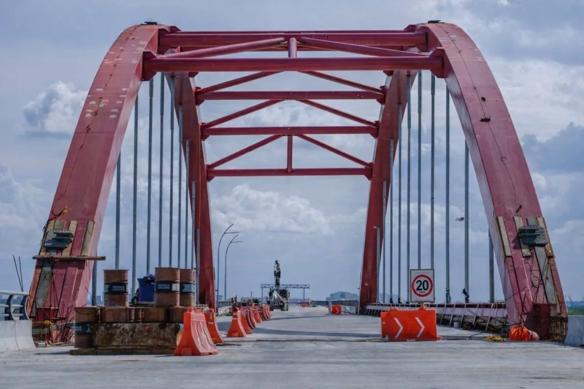 Nichupté Bridge in Cancún showing structural reinforcement work