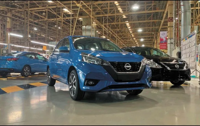 Nissan vehicles on a dealership lot in Mexico