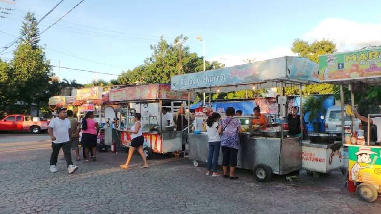 Vendors at Palapas Park in Cancún