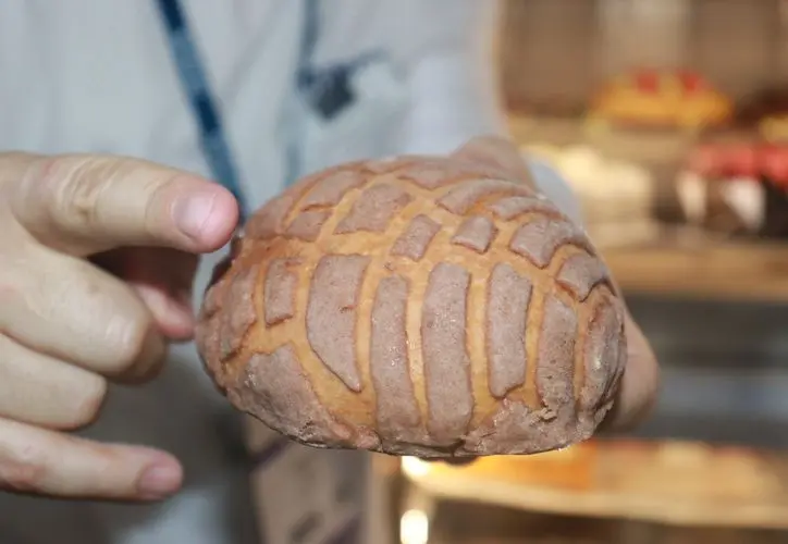 A variety of artisanal breads and pastries on display at the Pancito Fest in Cancún.