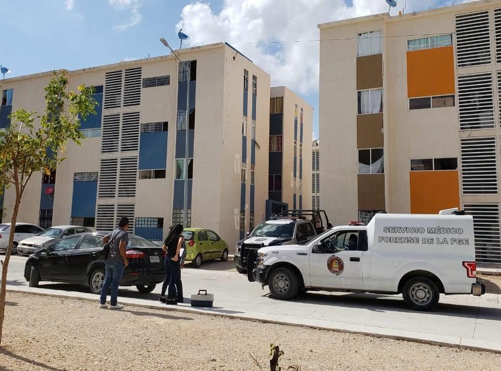 Police cordon off the scene of a fatal beating in Paraíso Maya, Cancún