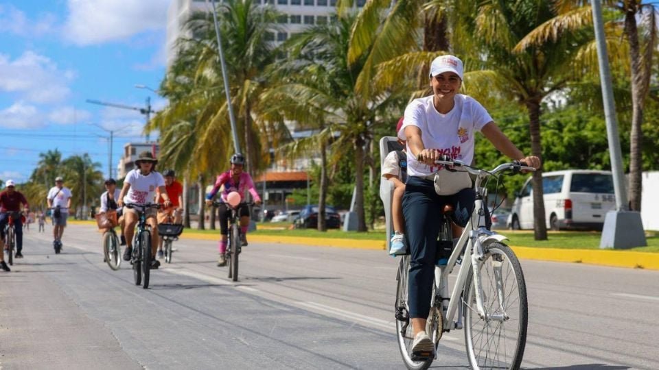 Participants in the Paseo Cancunense first anniversary event in Cancun