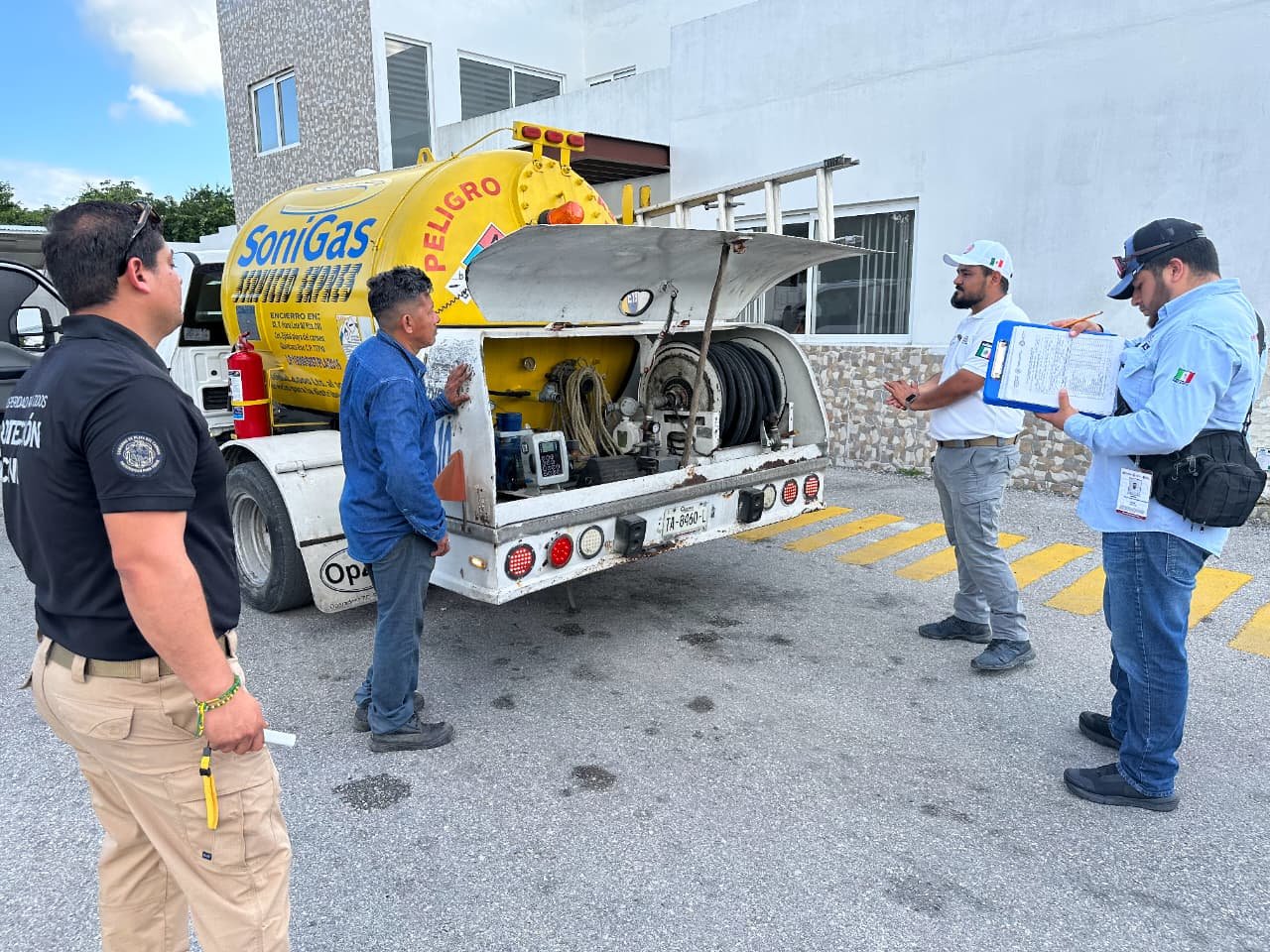 Municipal authorities inspecting LP gas trucks in Playa del Carmen