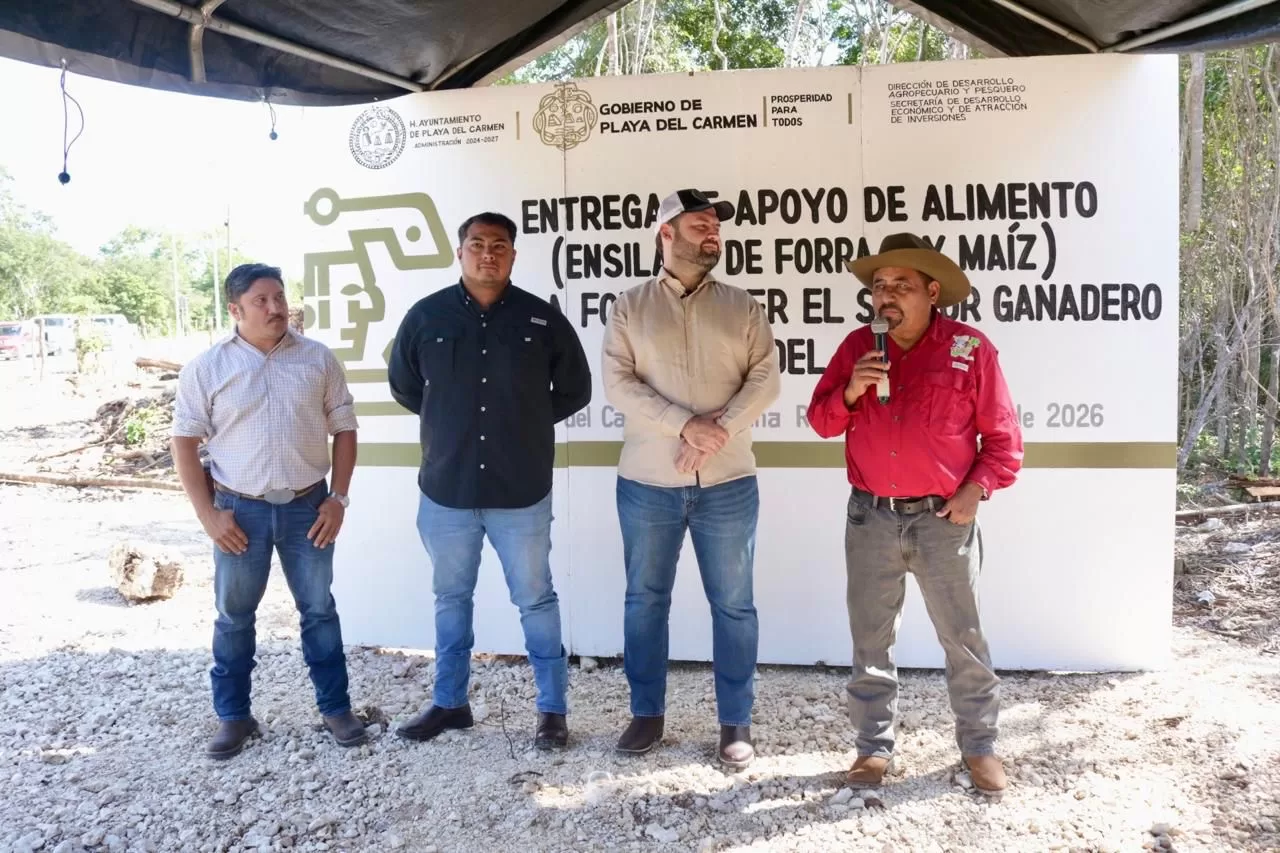 Municipal officials delivering forage support to livestock farmers in Playa del Carmen