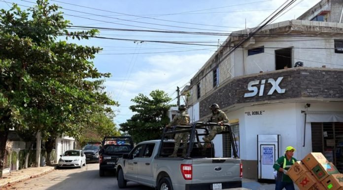Police and military personnel at the scene of an attempted kidnapping in Tulum