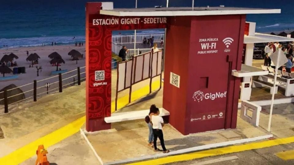 A public Wi-Fi module in Puerto Morelos, Quintana Roo