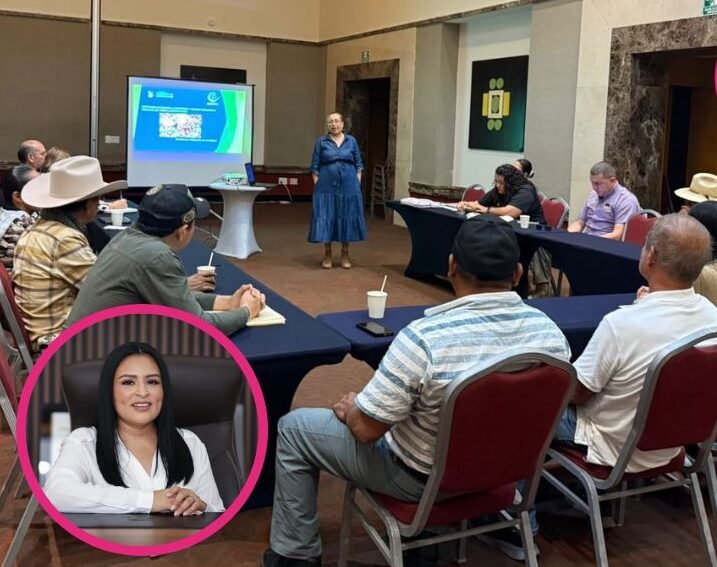 Puerto Morelos municipal officials and hotel representatives at organic waste program announcement