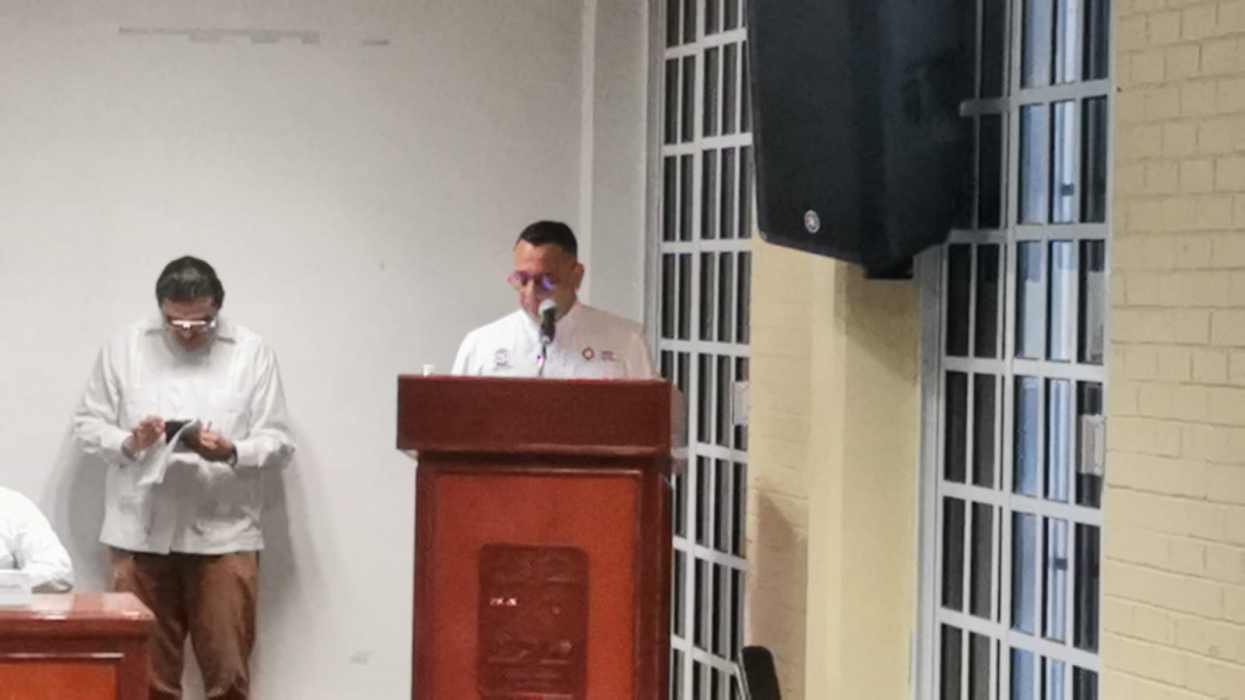 Quintana Roo government official discussing climate change initiatives