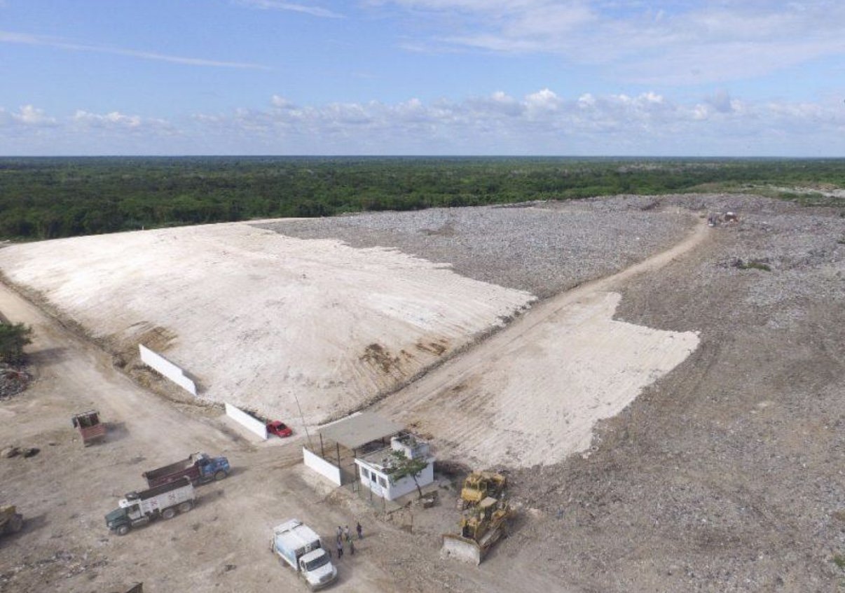 Environmental inspection at a landfill in Quintana Roo