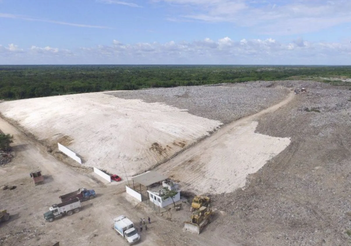 Environmental inspection at a landfill in Quintana Roo