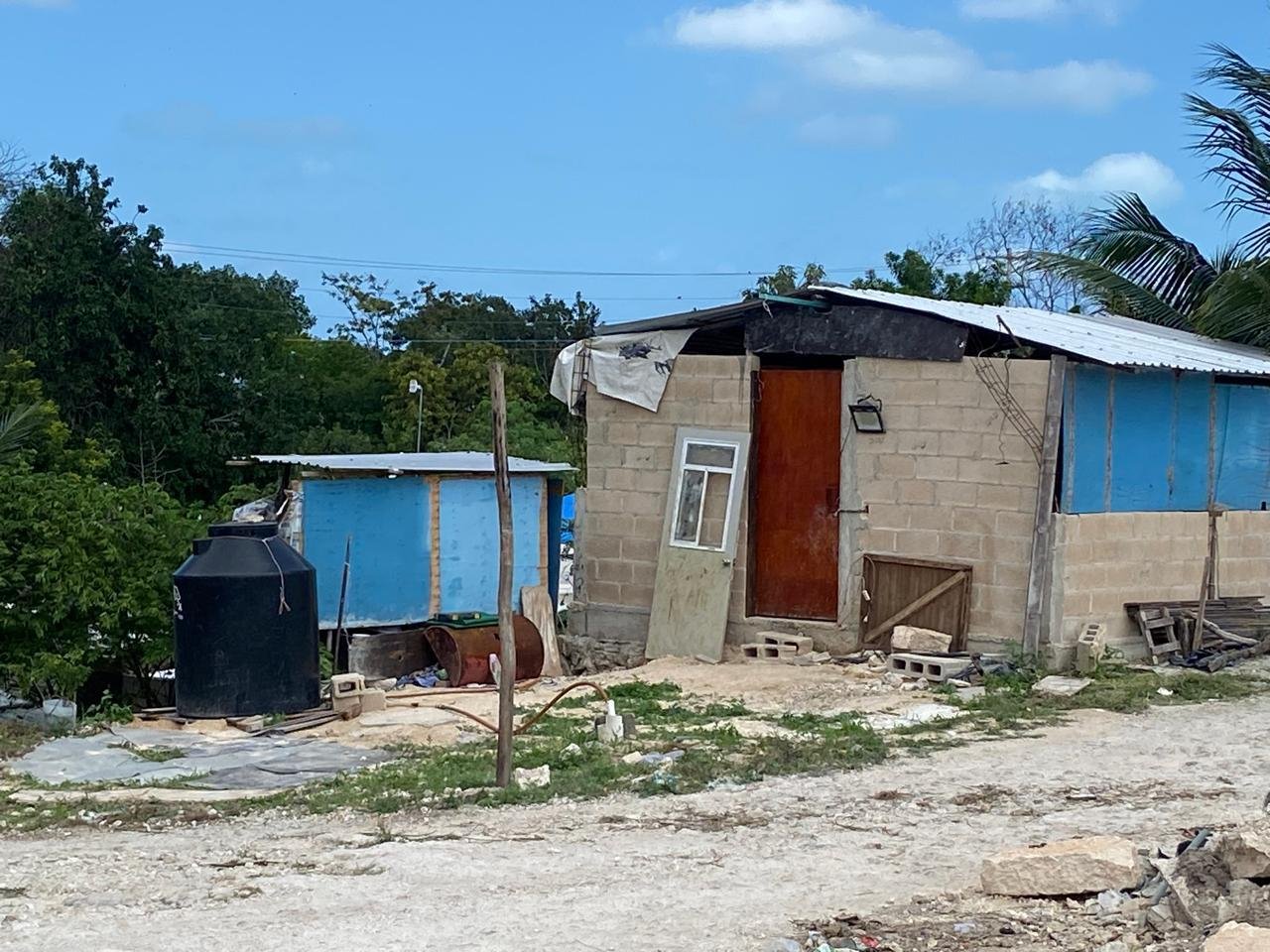 Residents in Quintana Roo using well water for washing while relying on bottled water for drinking and cooking
