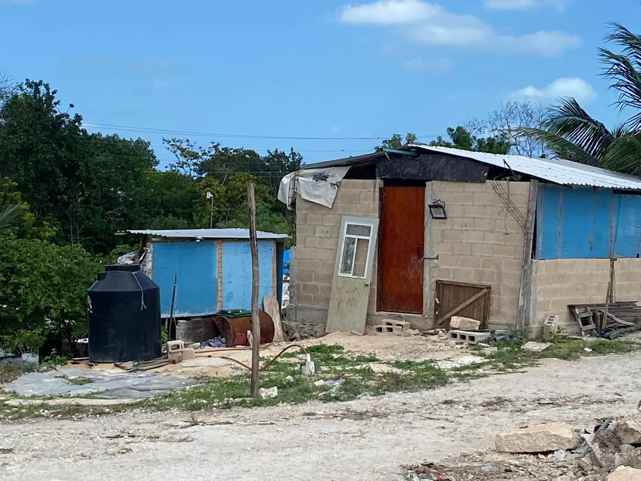 Residents in Quintana Roo using well water for washing while relying on bottled water for drinking and cooking
