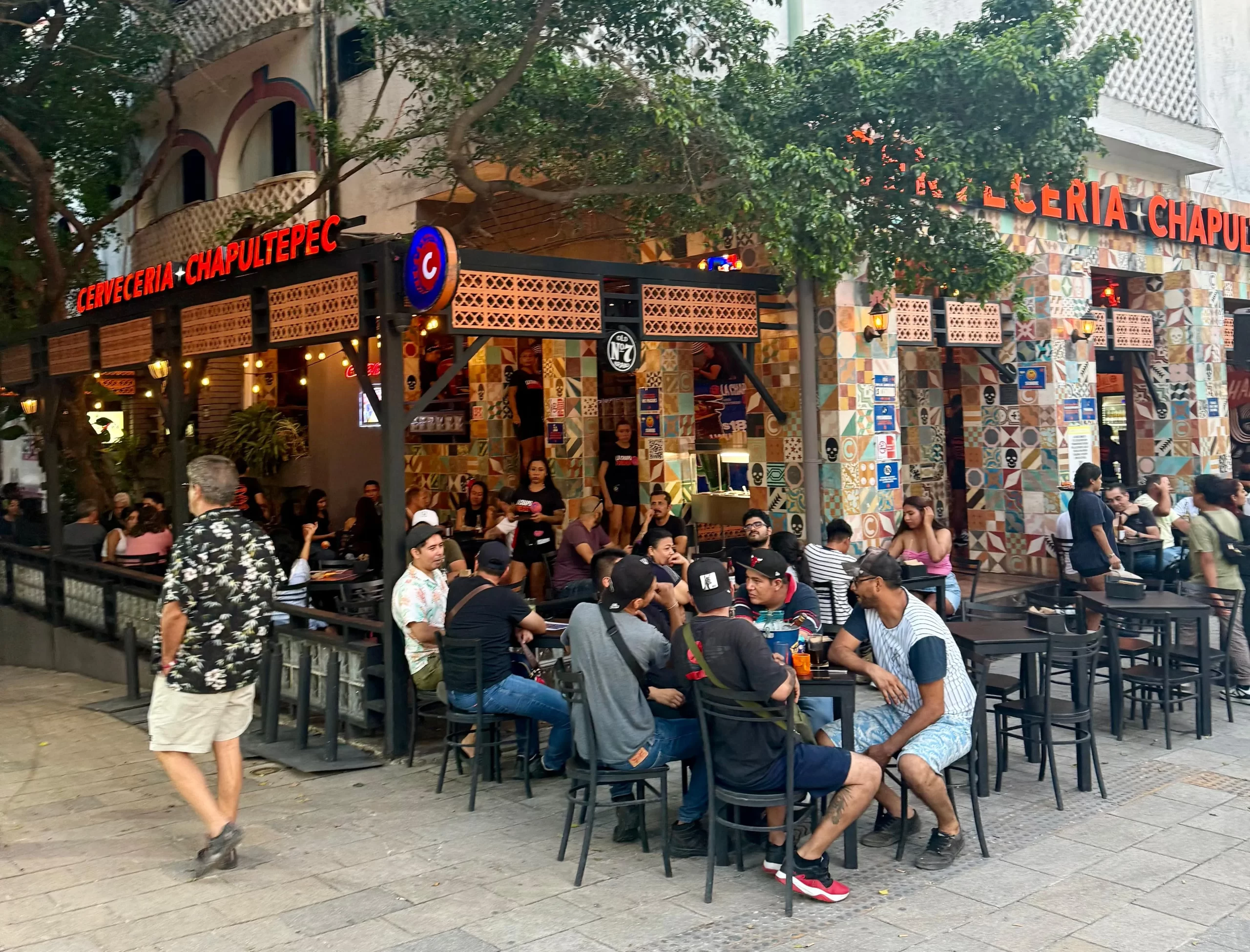 A restaurant in Quintana Roo adjusting operations during the January downturn