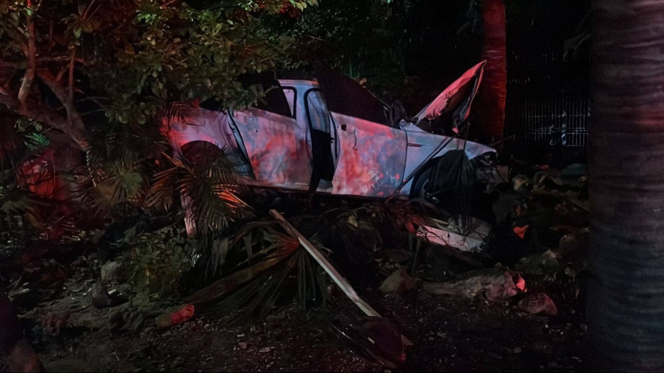 A vehicle overturned after a crash in Puerto Aventuras, Playa del Carmen