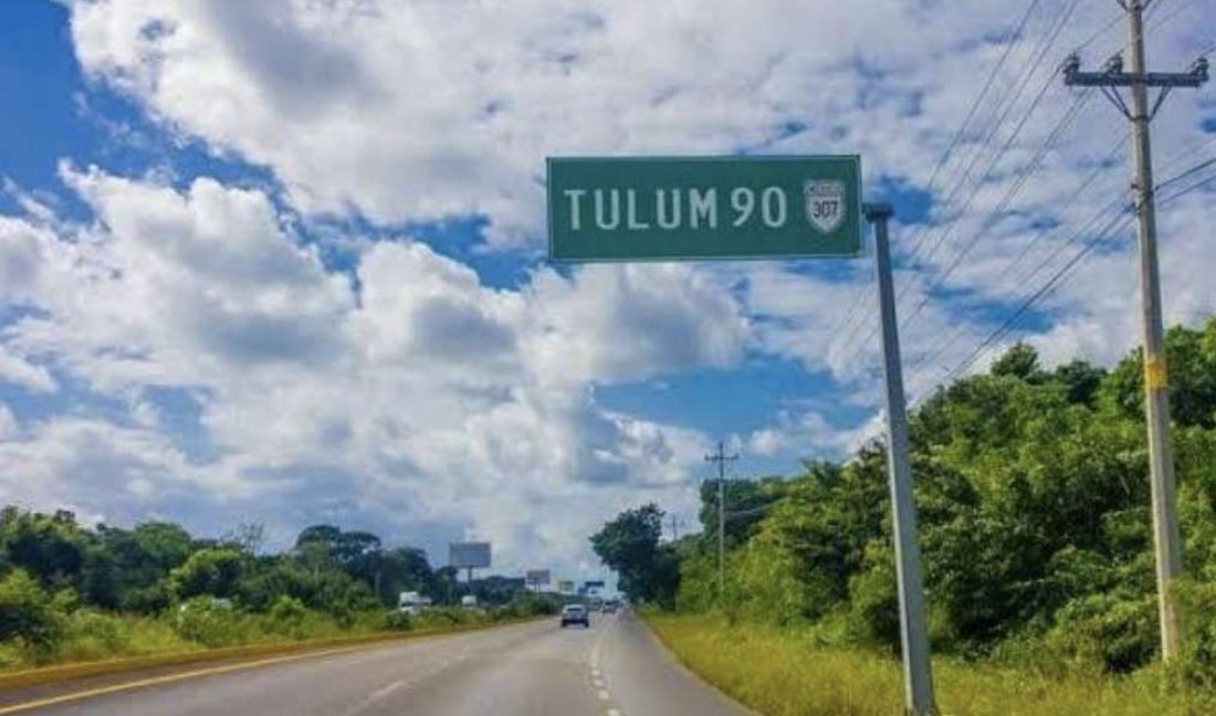 A view of the highway between Felipe Carrillo Puerto and Tulum in Quintana Roo, known as the 'Silence Zone' due to lack of mobile coverage.